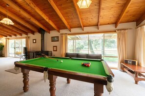 Games room - "Parkview South" hosted by Halls Gap Accommodation (Halls Gap)