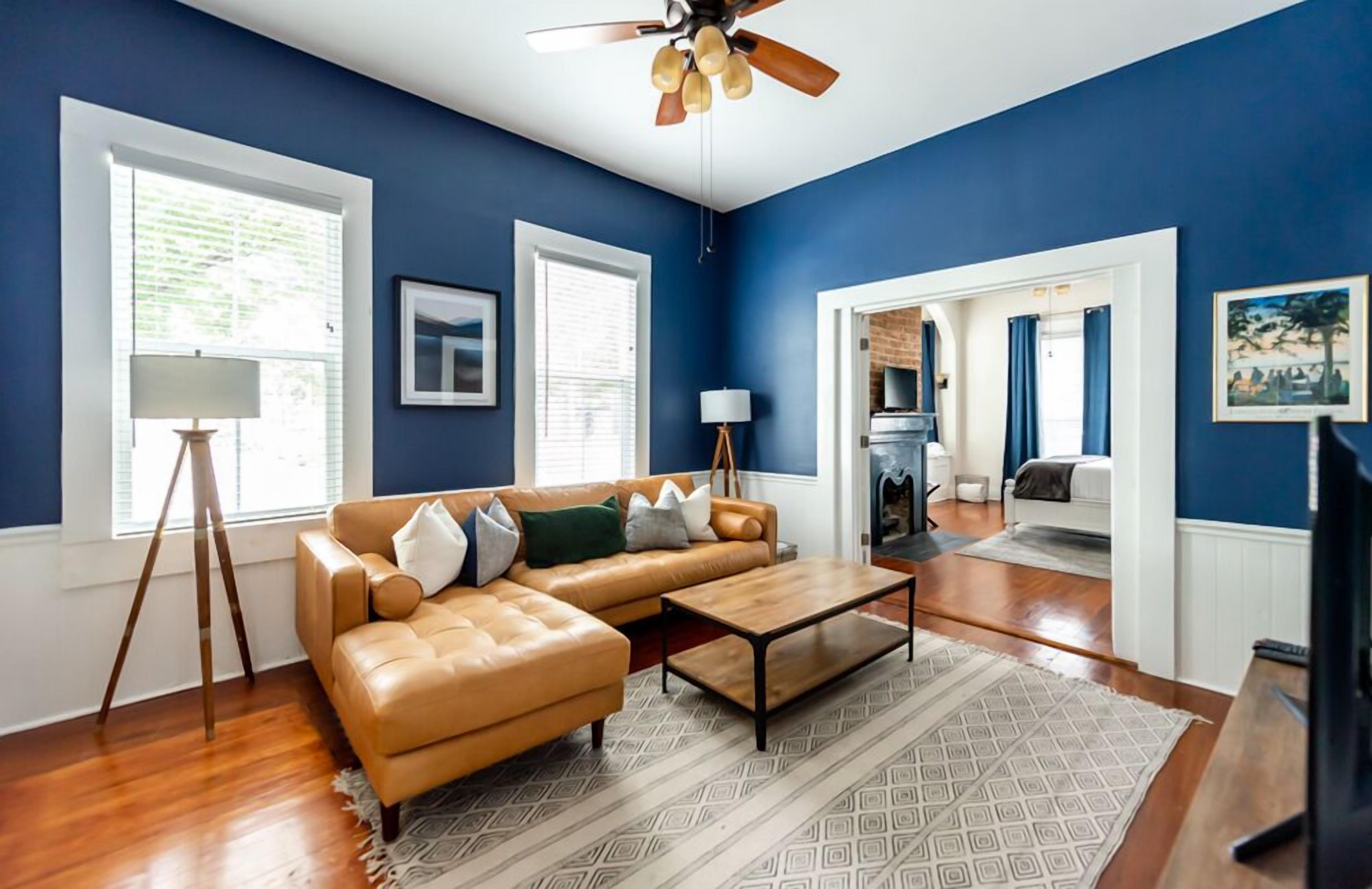 Two-Story Victorian c.1900 Short Walk to Forsyth, Nightlife by Lucky Savannah