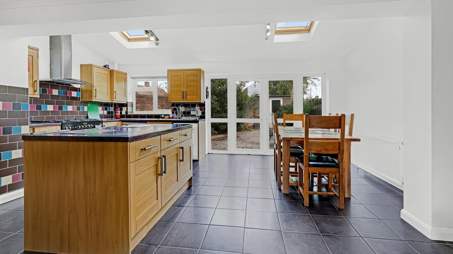 Heathrow Living St Annes Svcs Hse 5 BDRM