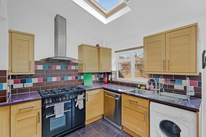 Family House | Private kitchen | Full-sized fridge, microwave, oven, stovetop