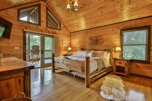 3 bedrooms, iron/ironing board, free WiFi, bed sheets - Chateau Relaxeau Breathtaking Spacious Mountain Home on Paved Road (Mineral Bluff)