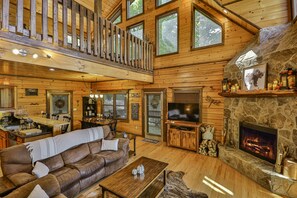 TV, fireplace, video games, DVD player - Chateau Relaxeau Breathtaking Spacious Mountain Home on Paved Road (Mineral Bluff)