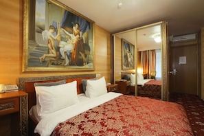 1 bedroom, in-room safe, iron/ironing board, free WiFi
