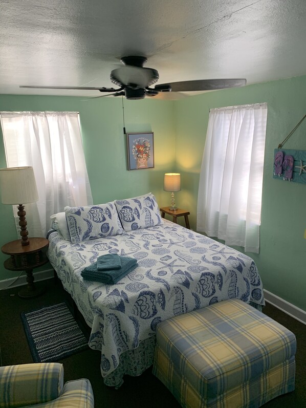 1 bedroom, WiFi, bed sheets - Beach Side Studio #1 - Pet Friendly, WiFi, Off-Street Parking, Large Smart TV (Norfolk)
