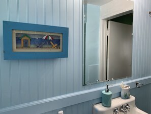 Bathtub, towels, soap, toilet paper - Beach Side Studio #1 - Pet Friendly, WiFi, Off-Street Parking, Large Smart TV (Norfolk)