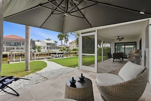 Outdoor dining - Sunset Dock Pet-Friendly & Steps to Beach (Naples)
