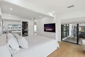 3 bedrooms, iron/ironing board, WiFi (free), bed sheets - Sunset Dock Pet-Friendly & Steps to Beach (Naples)