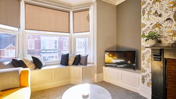 TV, fireplace, offices