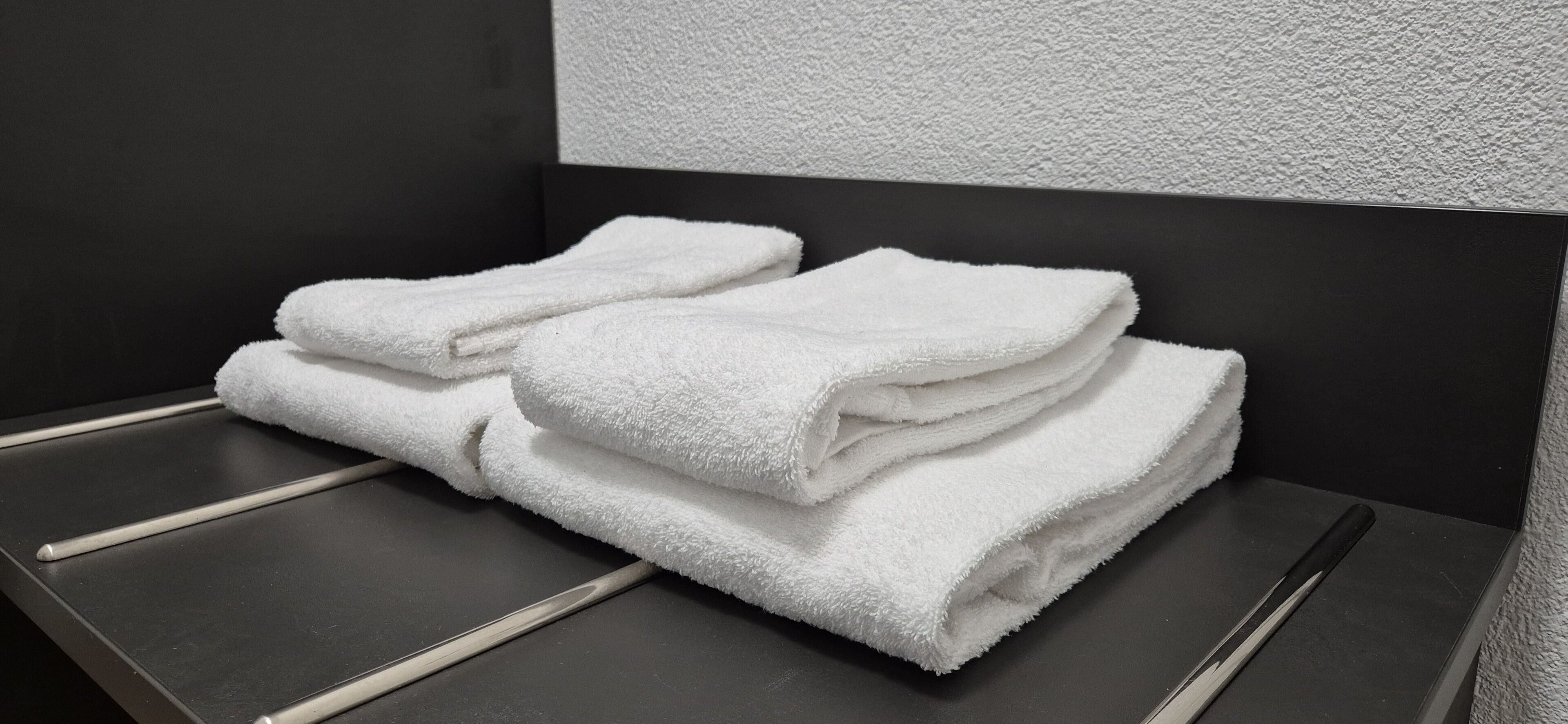 1 bedroom, hypo-allergenic bedding, desk, laptop workspace