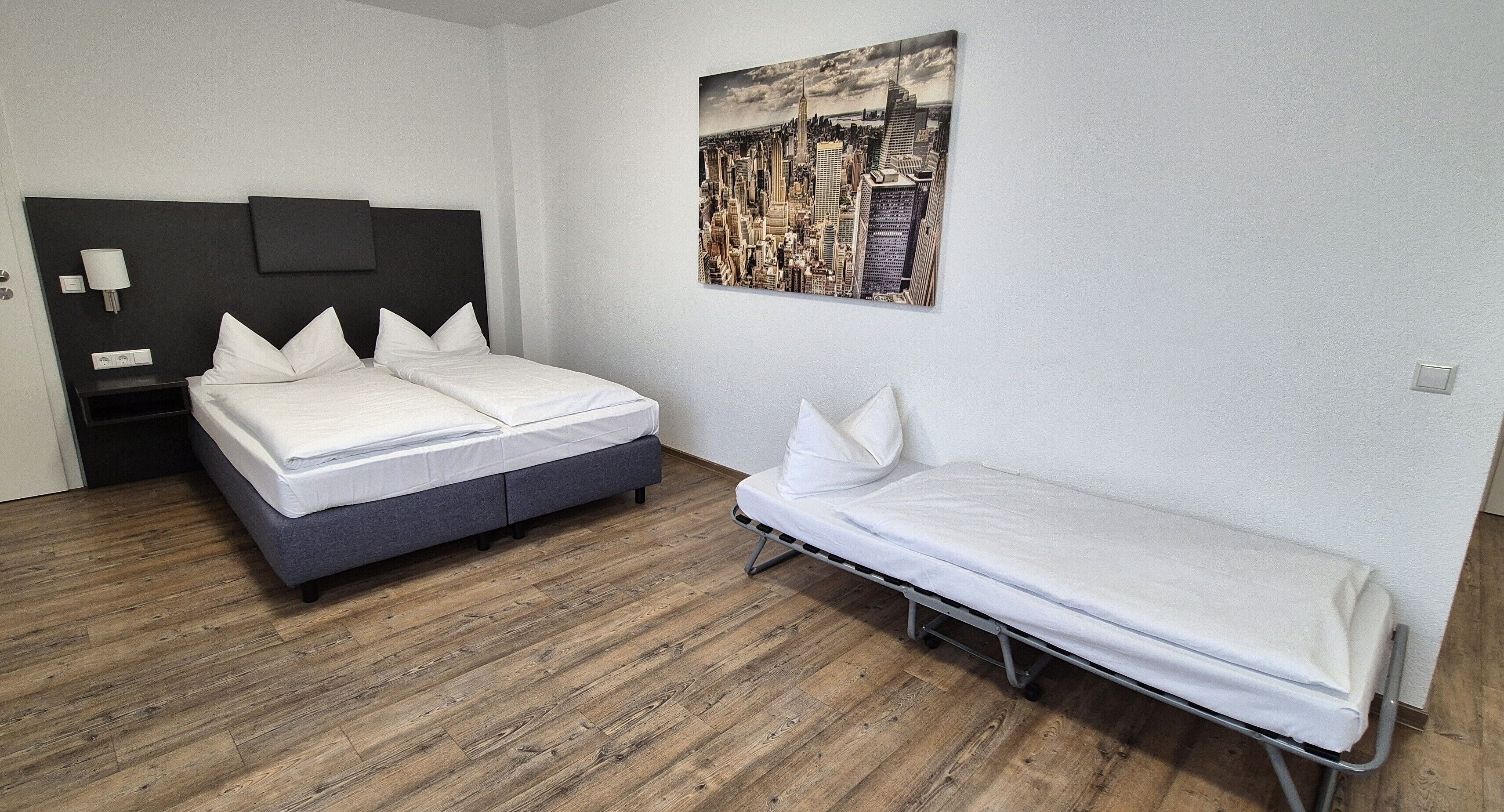 family room | 1 bedroom, hypo-allergenic bedding, desk, laptop workspace