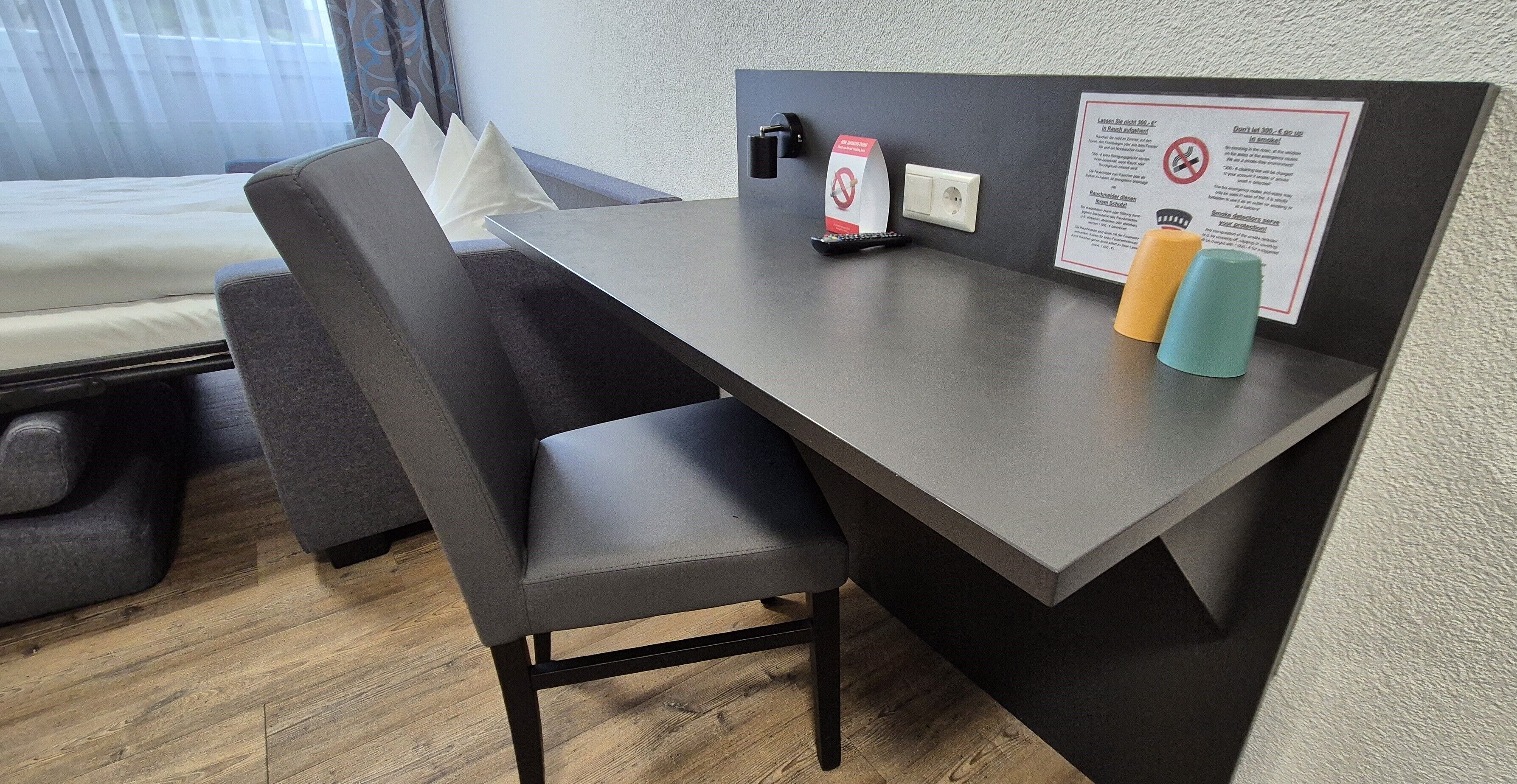 family room | 1 bedroom, hypo-allergenic bedding, desk, laptop workspace