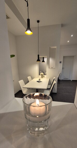 Petit déjeuner buffet (10 EUR par personne)