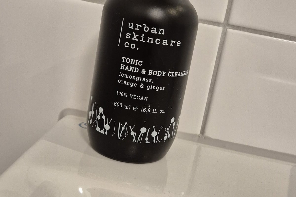 1 bedroom, hypo-allergenic bedding, desk, laptop workspace