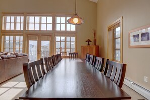 Condo, 3 Bedrooms | Interior