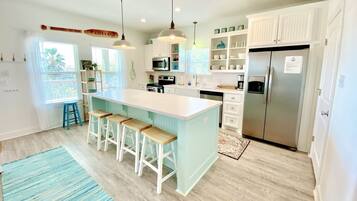 House, 3 Bedrooms | Private kitchen | Fridge, coffee/tea maker