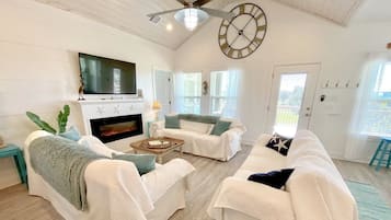 House, 3 Bedrooms | Living area | Smart TV