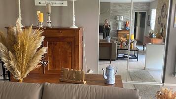 Televisie en een open haard