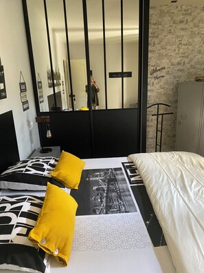 4 bedrooms, desk, iron/ironing board, WiFi