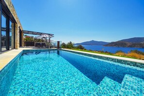 Piscine extérieure, piscine chauffée