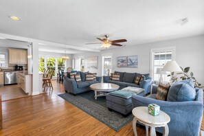 Smart TV, books - ALL'S WELL at this Beautiful, Ocean-Front Oasis! (North Topsail Beach)