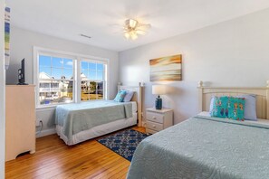 4 bedrooms, iron/ironing board, WiFi - ALL'S WELL at this Beautiful, Ocean-Front Oasis! (North Topsail Beach)