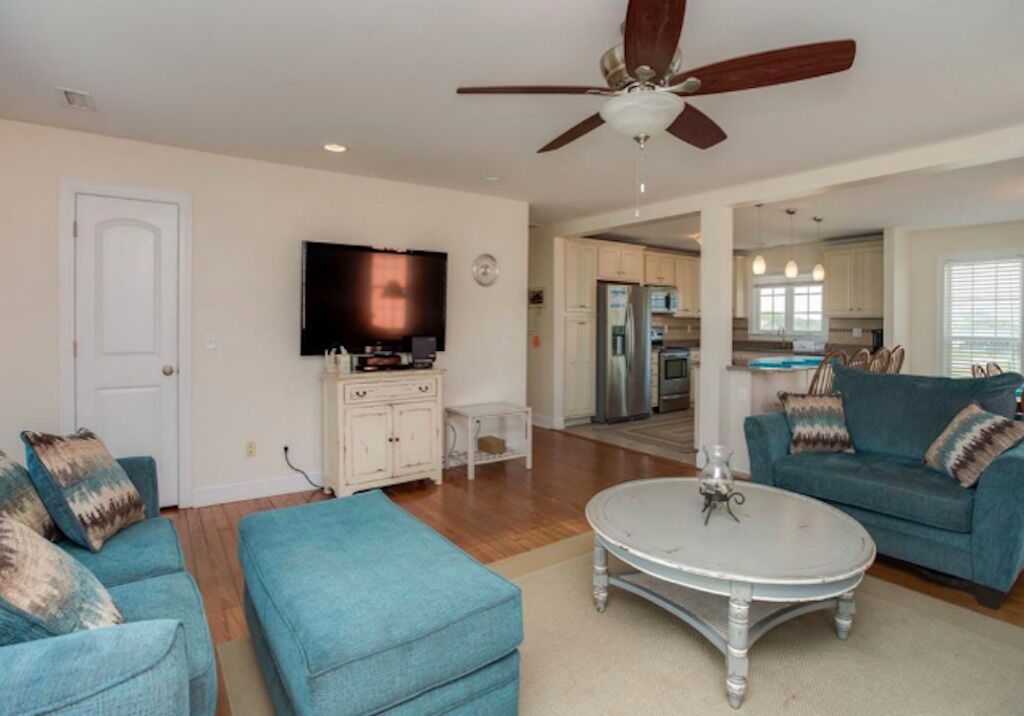 ALL'S WELL at this Beautiful, Ocean-Front Oasis