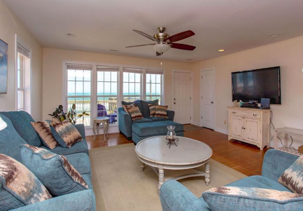 ALL'S WELL at this Beautiful, Ocean-Front Oasis