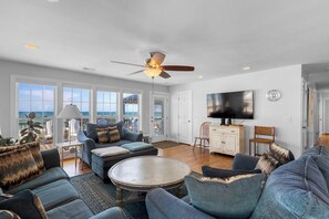 TV connectée, lecteur de DVD, livres