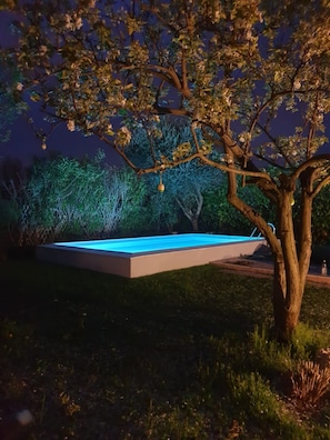 Piscine extérieure en saison