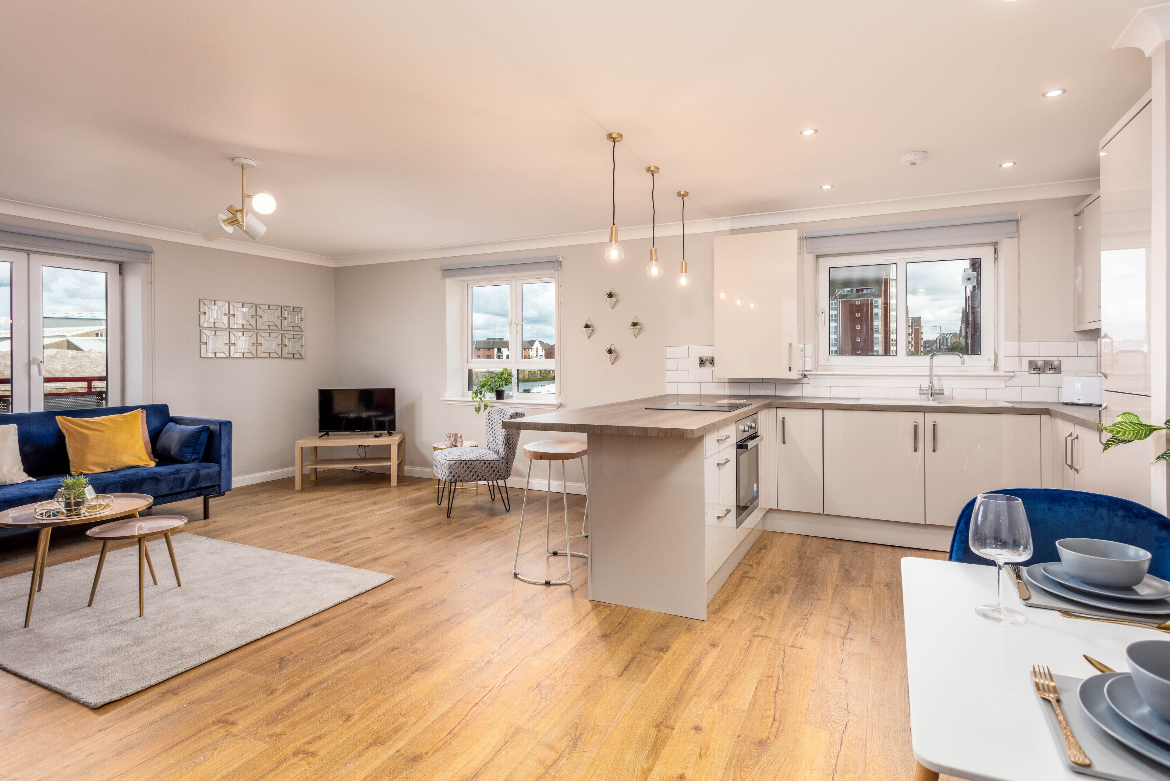 Appartamento Classic | Area soggiorno | Smart TV 22 pollici con canali satellitari, TV, Netflix