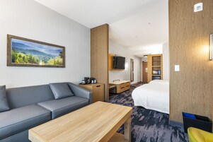 Suite, 1 King Bed with Sofa bed | Desk, laptop workspace, iron/ironing board