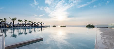 Outdoor pool, pool umbrellas, sun loungers