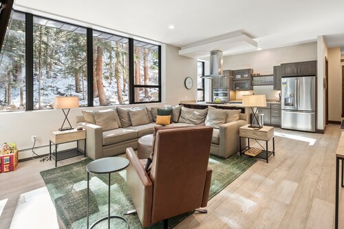 Ski In Out Loft 103 I Hot Tub I Gym I Great Views I Heated Garage I Discounted Attractions