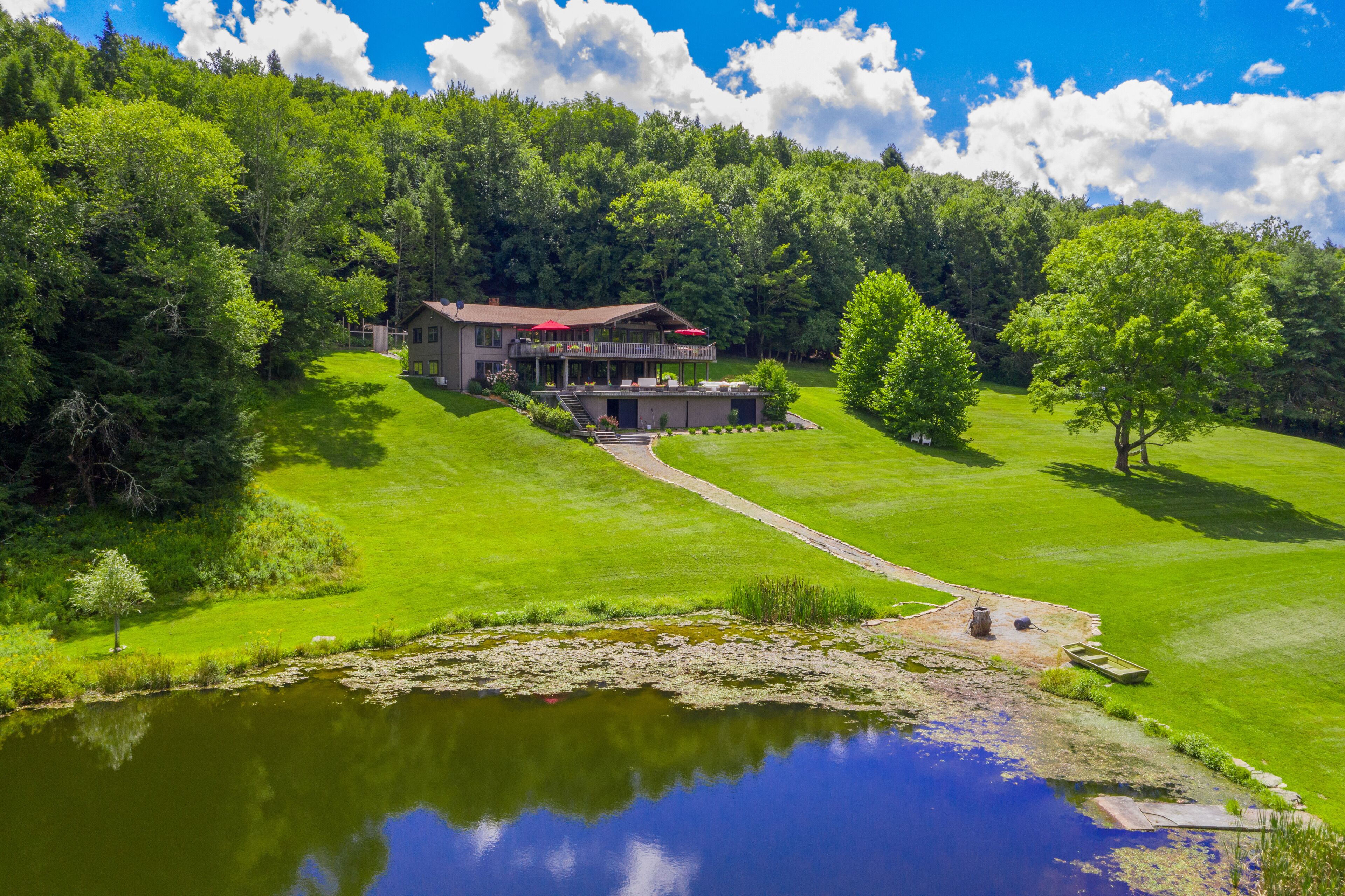 Stunning Catskills lodge with private lake in 70 acres