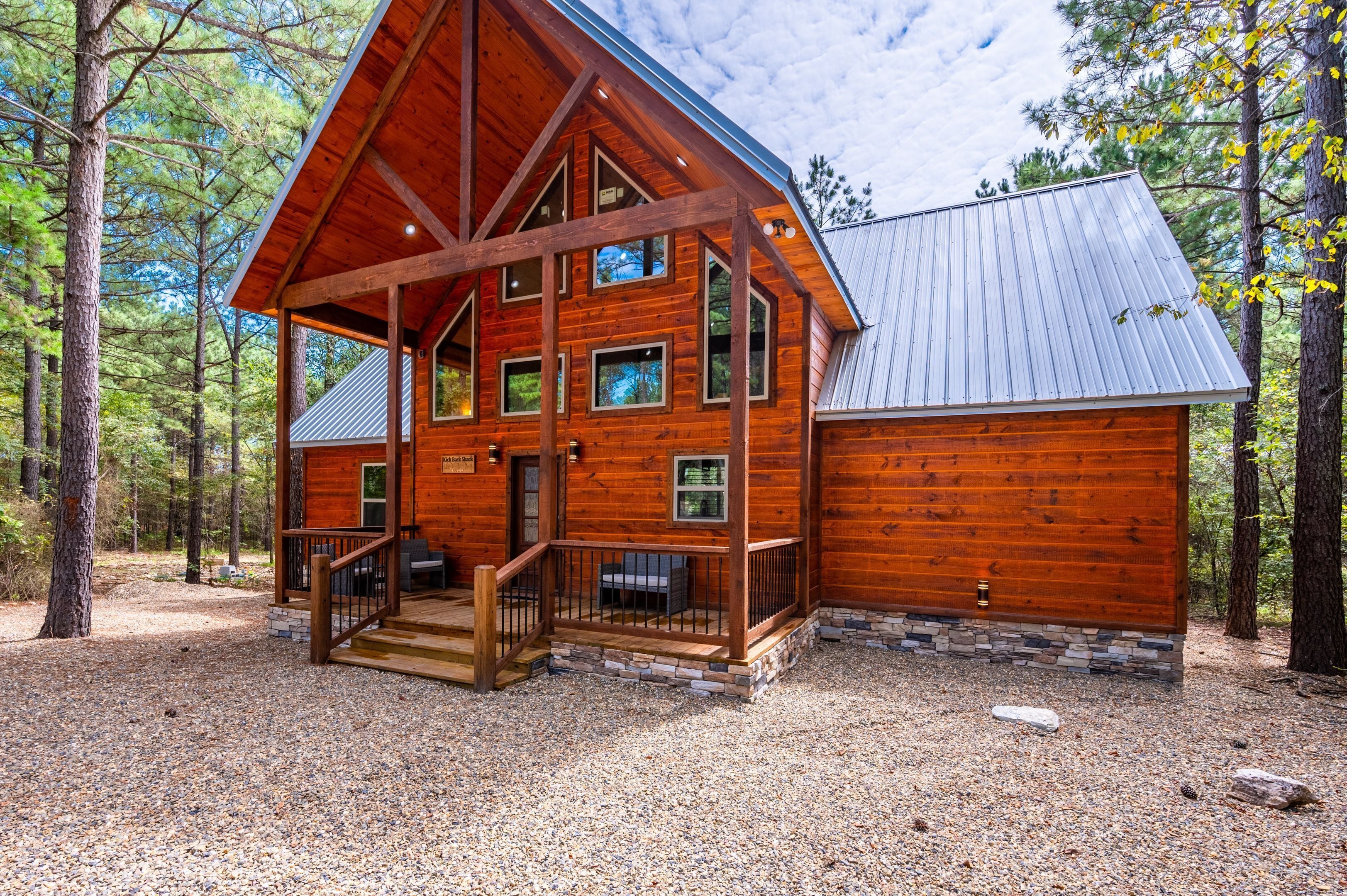 Kick Back Shack: 2BR + Game Room, 2BA, Sleeps6