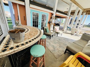 Terrace/patio - Home with beach view from front porch, only two minute walk to beach. Very Nice! (Crystal Beach)
