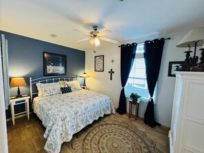 2 bedrooms, iron/ironing board, WiFi, bed sheets