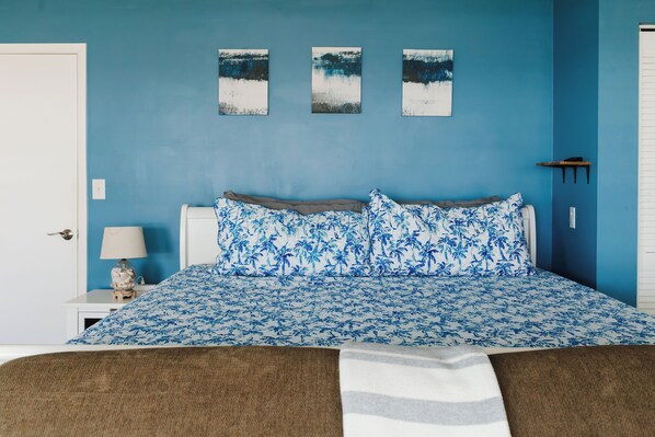 5 bedrooms, iron/ironing board, free WiFi, bed sheets