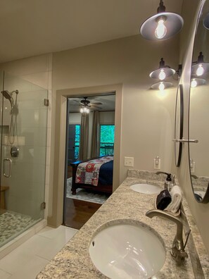 Combined shower/bathtub, hair dryer, towels, soap