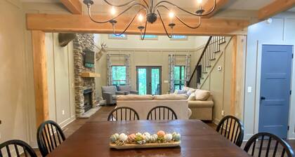 "Lazy River Cottage" just steps from Desoto Falls on Little River in Mentone, AL