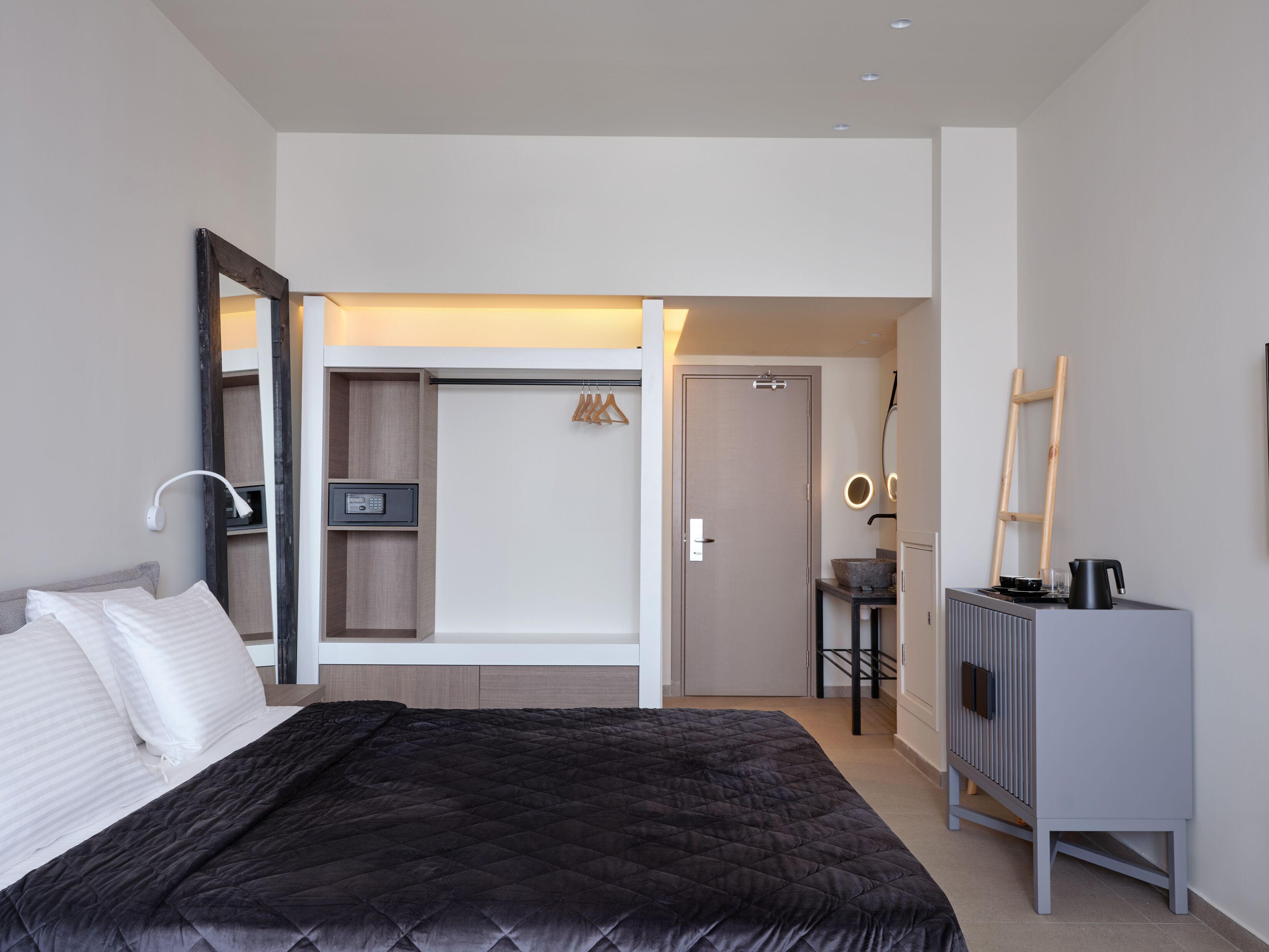 Suite, 1 chambre, baignoire à remous, vue sur la piscine (Adults Only) | Coffre-fort, système d’insonorisation, accès au Wi-Fi (inclus)