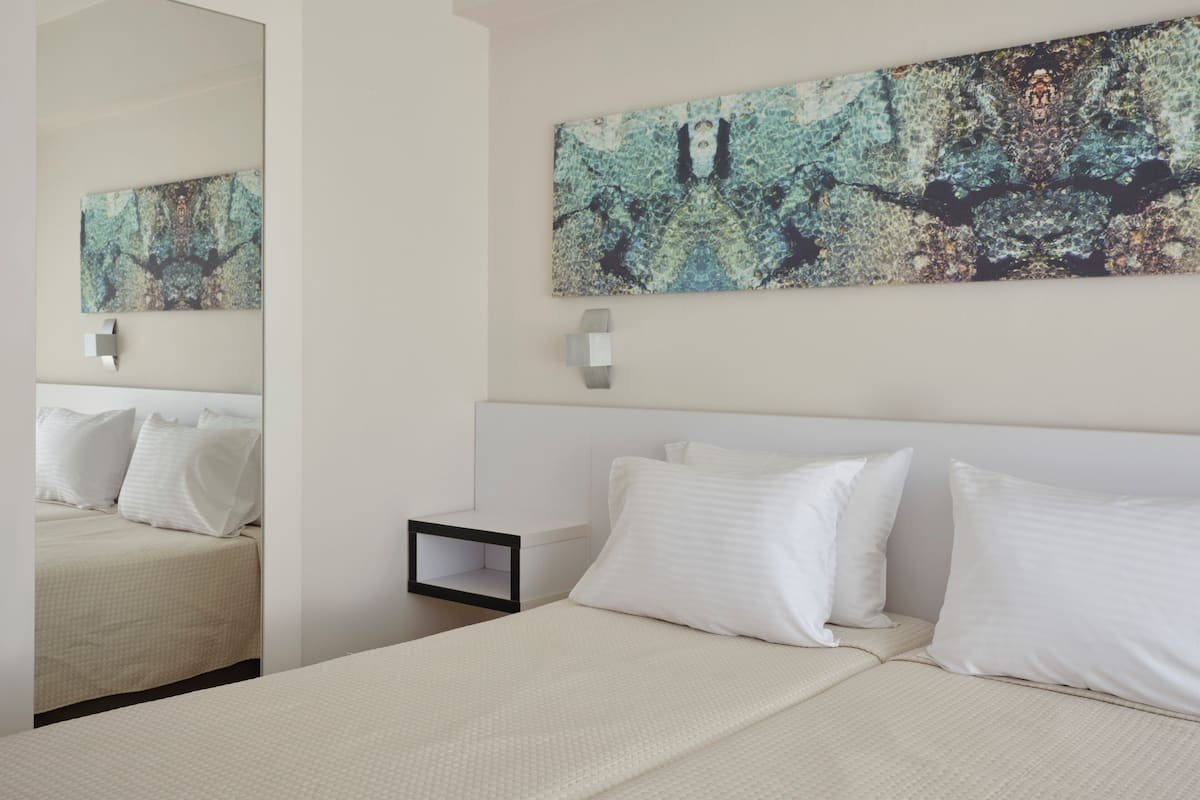 1 bedroom, in-room safe, soundproofing, free WiFi