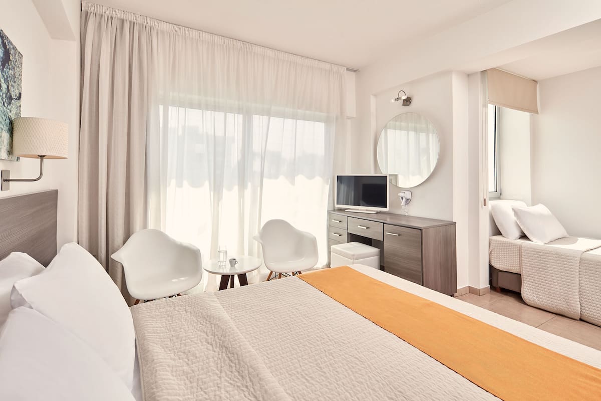1 bedroom, in-room safe, soundproofing, free WiFi