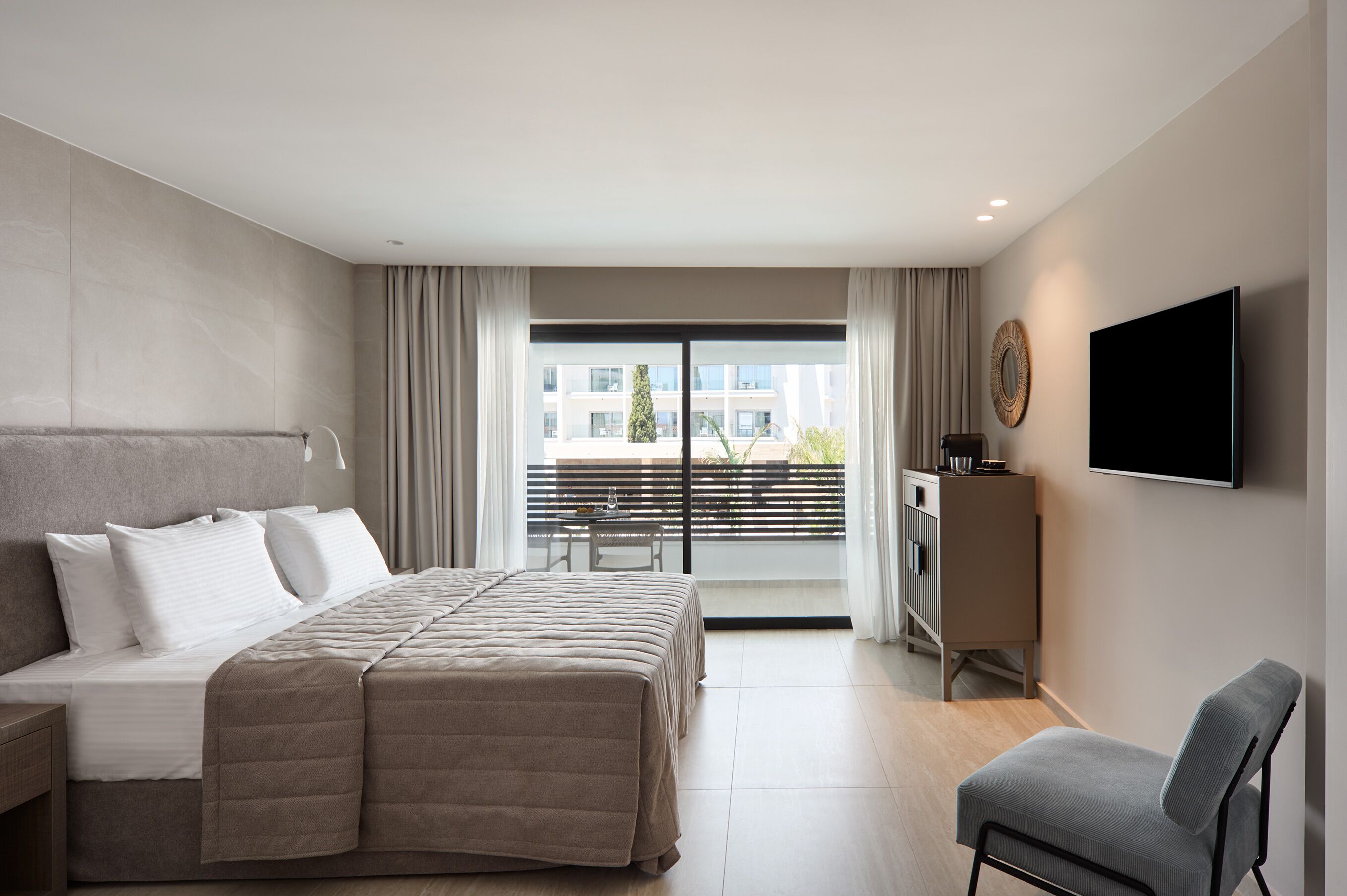 Deluxe Double Room Inland View | Safe på rommet, skrivebord, lydisolert og wi-fi (inkludert)