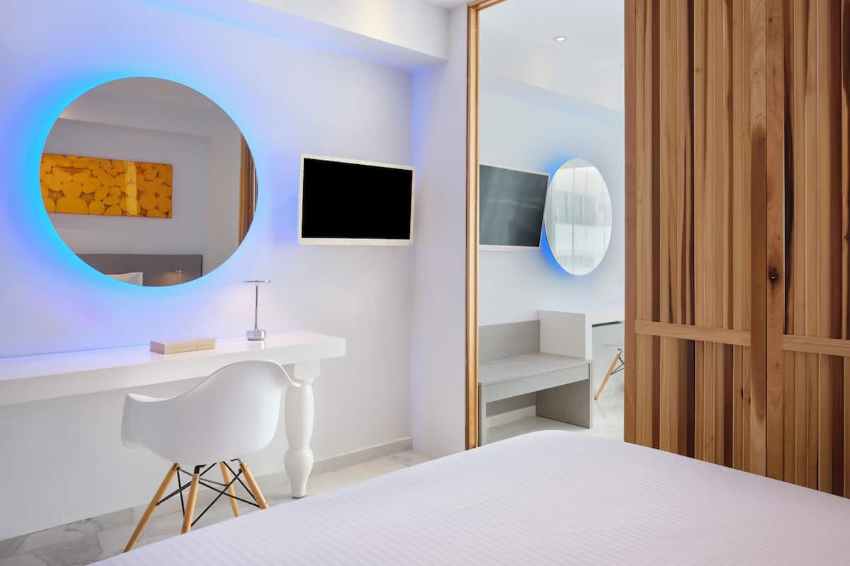 1 bedroom, in-room safe, soundproofing, free WiFi
