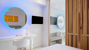 In-room safe, desk, soundproofing, free WiFi