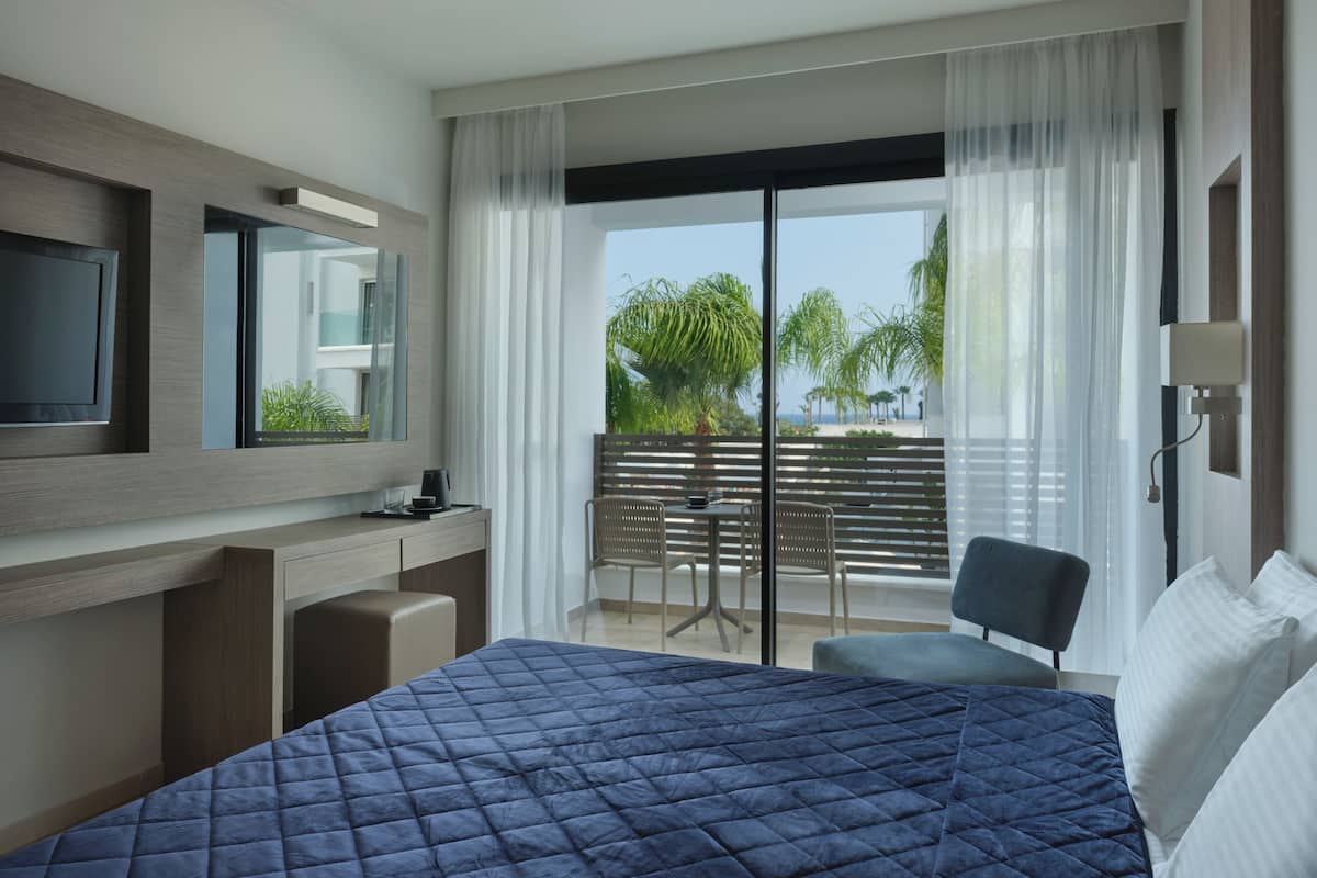 1 bedroom, in-room safe, soundproofing, free WiFi
