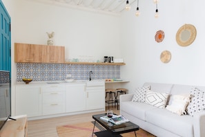 City-Apartment | Eigene KĂŒche | KĂŒhlschrank, Espressomaschine, Wasserkocher mit Kaffee-/Teezubehör