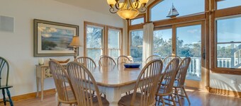 Quiet, spacious family home, close to the beach. Private pool and Wkly Discount.