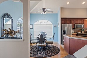 Dining - 3BR Getaway • Sunroom, Pool Access & Golf Discounts (Branson)